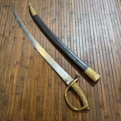 LOURDE REPRODUCTION D'UN SABRE BRIQUET CHAMPAGNE JEEPER