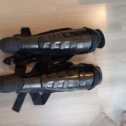 Jambières anti émeutes