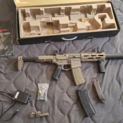 Réplique d'airsoft M4 Honey Badger