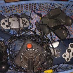 GROS LOT D'ANCIENS JEUX VIDÉOS CONSOLES TV ATARI ET...