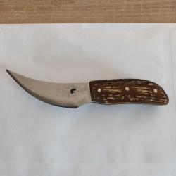 couteau artisanal a dépecer en bois de cerf
