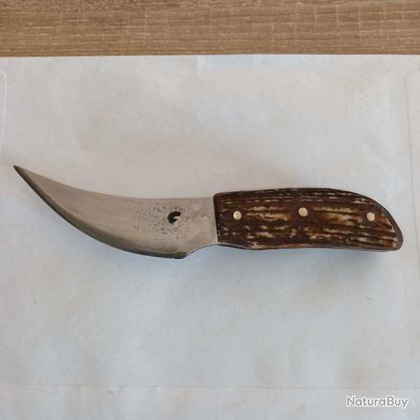couteau artisanal a dpecer en bois de cerf