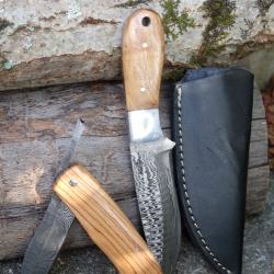 Lot de 2 Couteaux:  Skinner Damas Lame 256 Couches Etui Cuir + Piémontais Lame 128 Couches Artisanat