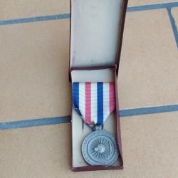 MEDAILLE DES CHEMINOT SNCF 1953 AVEC SA BOITE