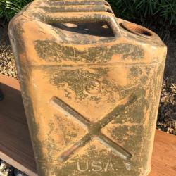 jerrican jerrycan bidon us daté 1950 WW2 jeep G USA GMC Corée indo   bouchon a vis absent NESCO