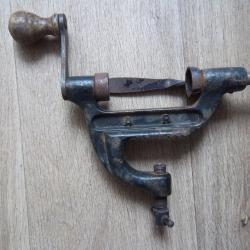 ancien sertisseur le Bayard N° 1 vintage calibre 16 à broche fonctionnel à nettoyer !