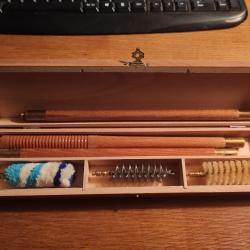 Kit nettoyage fusil cal 12 .Neuf coffret bois