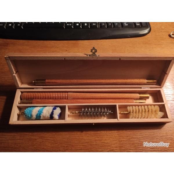 Kit nettoyage fusil cal 12 .Neuf coffret bois