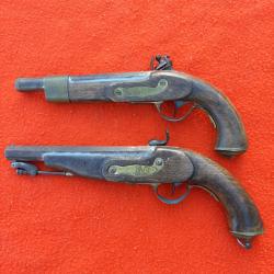 paire de pistolets ancien a silex et a percussion
