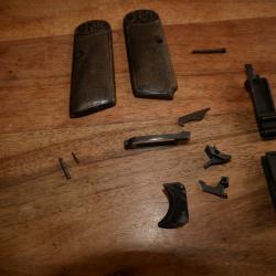 Lot de pièces de pistolet BROWNING 1910/22