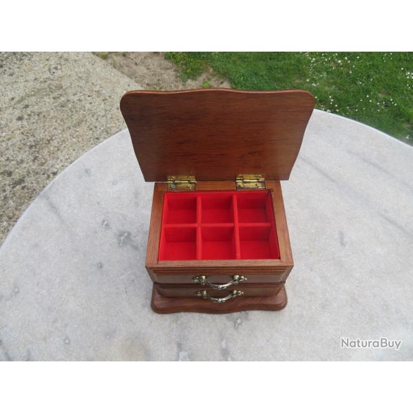 Ancien coffret a bijoux vintage en bois naturel avec intrieur velours rouge - TAIWAN (Vers 1970-80)