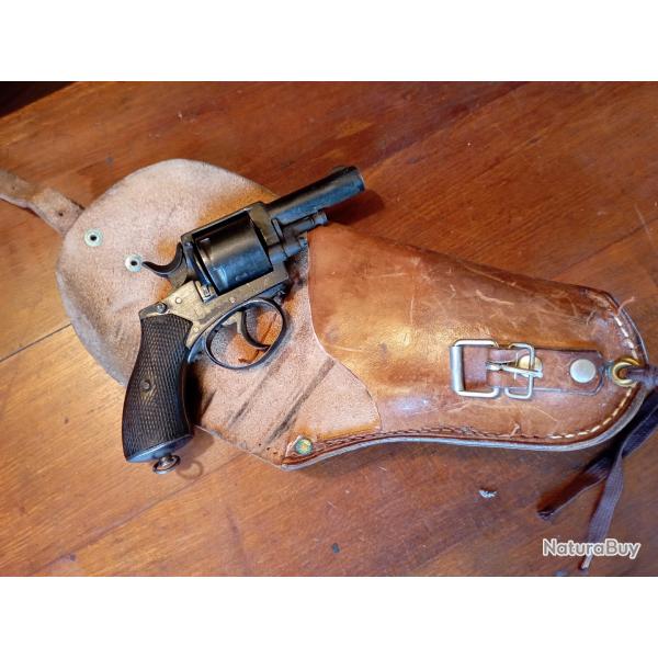 Revolver d'admission ou garde en 320 avec holster.
