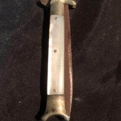 couteau pliant manche en nacre a restaurer avec accident et manque