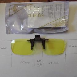 BRADE - Clip surlunettes jaunes idéal pêche, tir, chasse, etc... NEUF. Dimensions sur photos