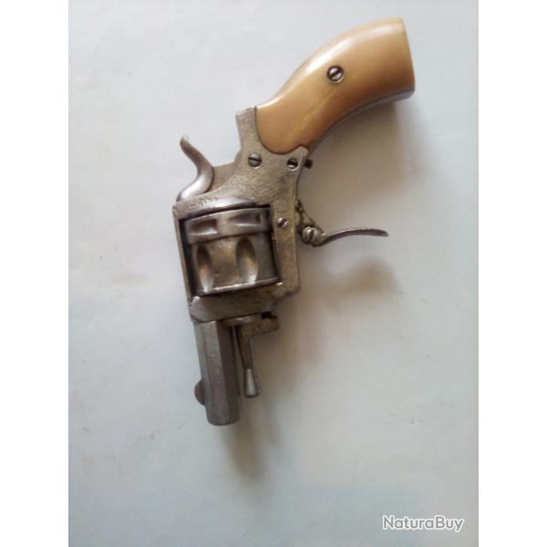 Trs joli BullDog  Cal: 320 , Belge , Pour dcoration ou Pices