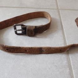Lanière en cuir. Brelage, paquetage sac à dos. L : 62 cm environ