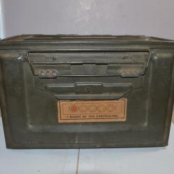 Ancienne caisse à munitions militaire pour 100 cartouches de 12,7 mm