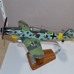 Maquette avion -MESSERSCHMITT BF109G-6 9/.JG52 E.HARTMANN Aero-Passion / Bois + Socle  Echelle 1/24