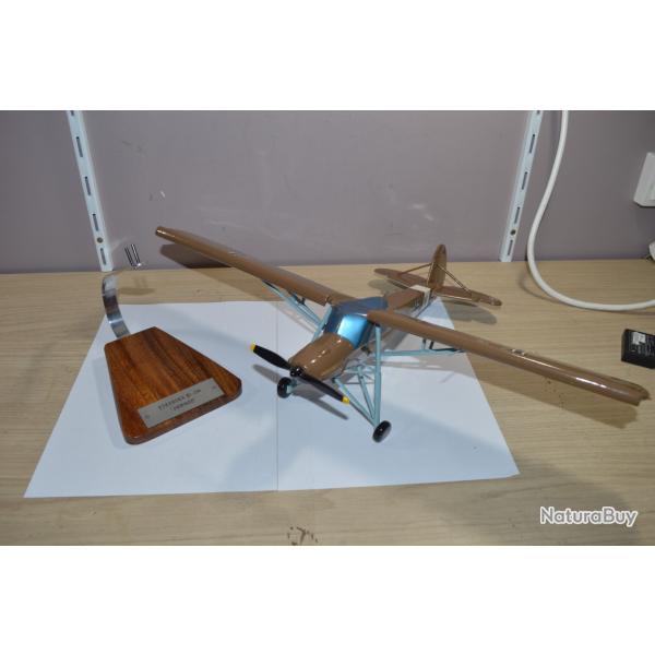 Maquette avion Fieseler Fi.156 Storch  Aero-Passion / Bois + Socle  Echelle 1/24