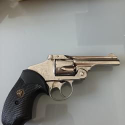 Smith & Wesson calibre 38 sw 4 ème modèle hamerless gravé luxe.