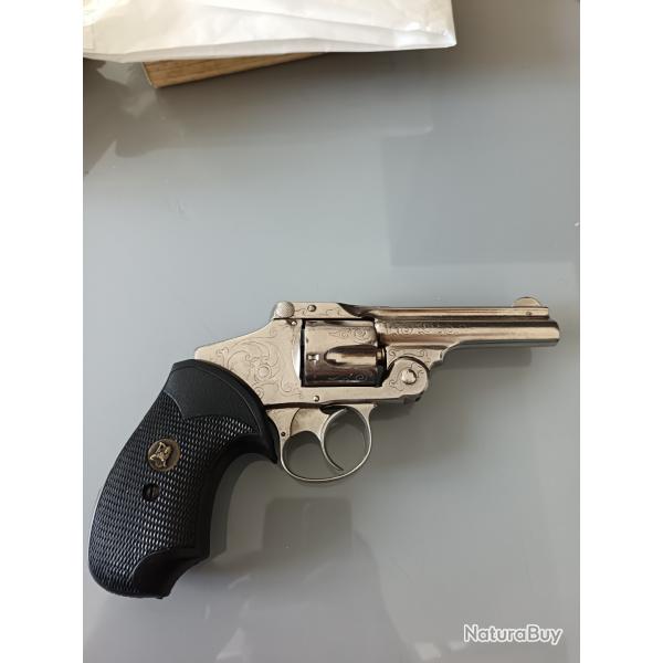 Smith & Wesson calibre 38 sw 4 me modle hamerless grav luxe.