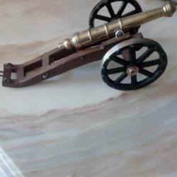 Petit canon d'artillerie de collection