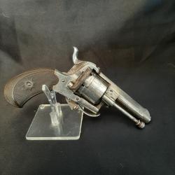 Revolver 7 mm a broche Anglais avec beau marquage sur le barillet