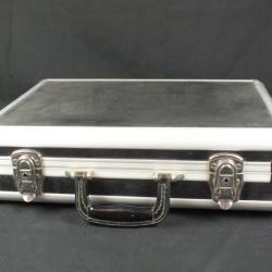 Mallette en aluminium arme de poing