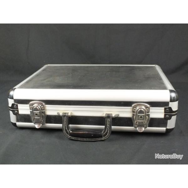 Mallette en aluminium arme de poing