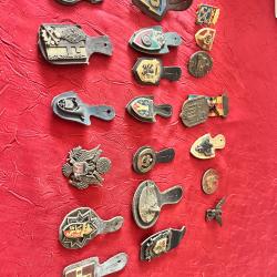 Lot de 20 insignes