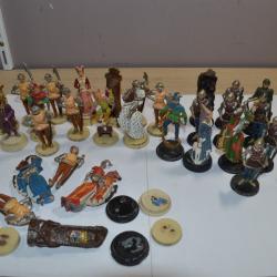 Ensembles de Sujet en plomb jeu d'échec de collection style médiéval incomplet à restaurer (24)