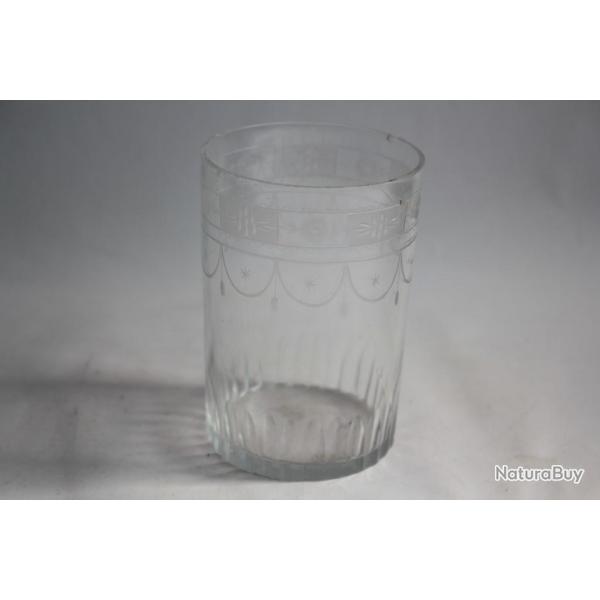 Gobelet cristal grav XIXe sicle