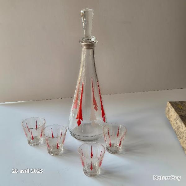 Magnifique service  liqueur des annes 50 , carafe  bouchon et 4 verres shot, excellent tat, vint