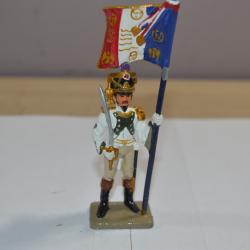 Soldat de plomb/  Starlux - La grande armée de Napoléon - Officier porte-drapeau du 4e rg  (24)