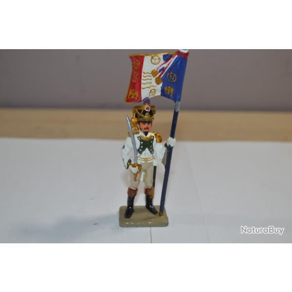 Soldat de plomb/  Starlux - La grande arme de Napolon - Officier porte-drapeau du 4e rg  (24)