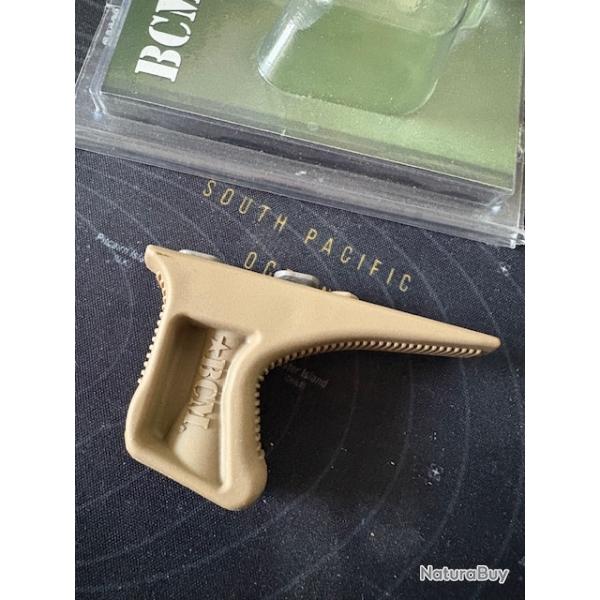 Poigne avant d'angle BCM (Bravo Company USA) pour garde main KEYMOD (couleur FDE)