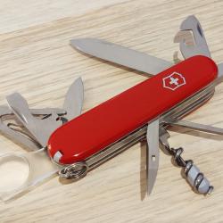Victorinox couteau suisse Explorer Plus (Stylo) Rouge