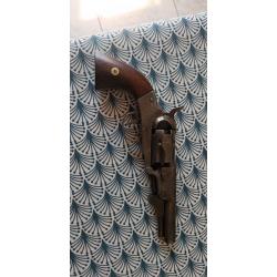 Revolver B.J Hart & Bro. 5 coups.  Single action. Calibre probablement du 31. Très propre. N°531.