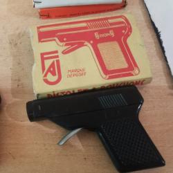 Jouet pistolet à bouchons FAJ en boîte et 10 bouchons