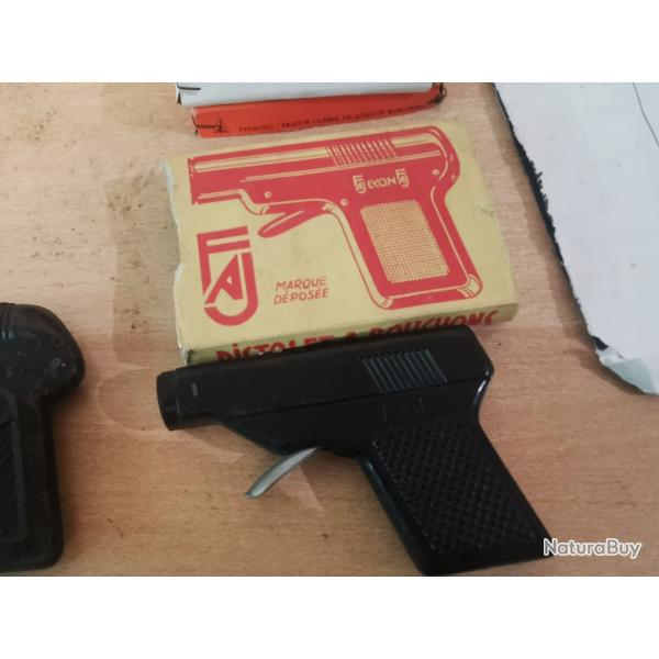 Jouet pistolet  bouchons FAJ en bote et 10 bouchons
