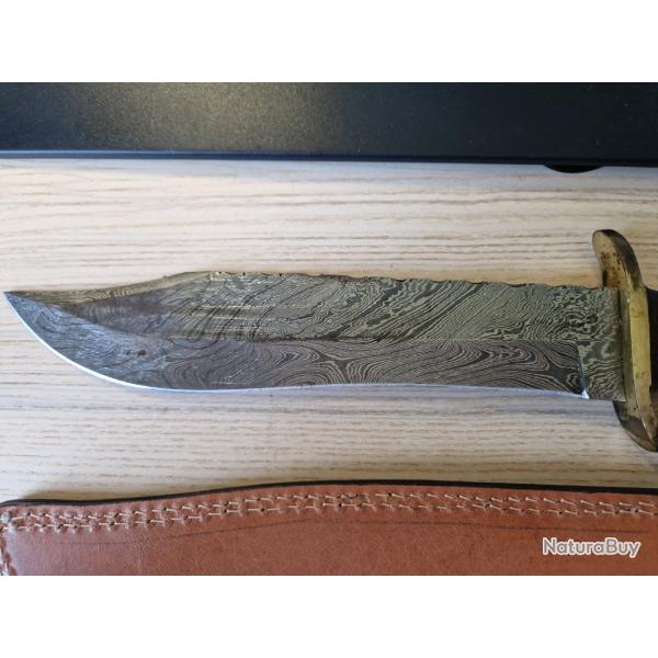 Grand Couteau style Bowie en acier Damas