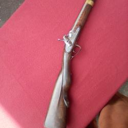 Très rare et Très beau tromblon du XVIII émé ,Platine et canon splendides.Pour décoration en l'état.