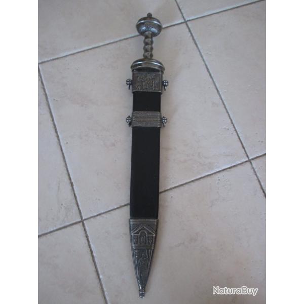 Superbe Glaive Romain avec une trs belle gravure sur la lame