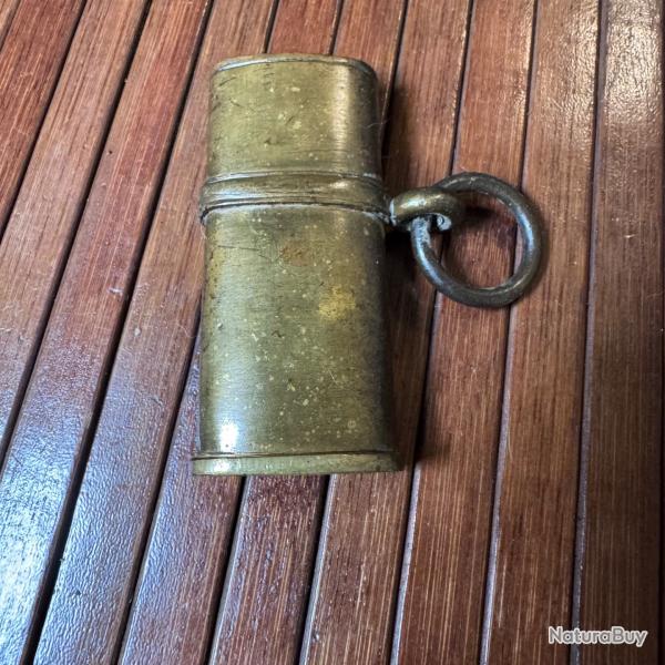 CHAPE DE FOURREAU DE SABRE REGLEMANTAIRE EN LAITON A UN ANNEAU