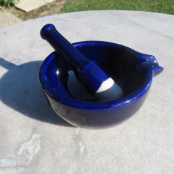 Mortier à bec vintage avec son pilon en céramique  émaillé de couleur Bleu Cobalt - FRANCE (XXé)