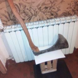 Magnifique et impressionnante hache , correspndant exactement a la hache Viking  ,dite Danoise