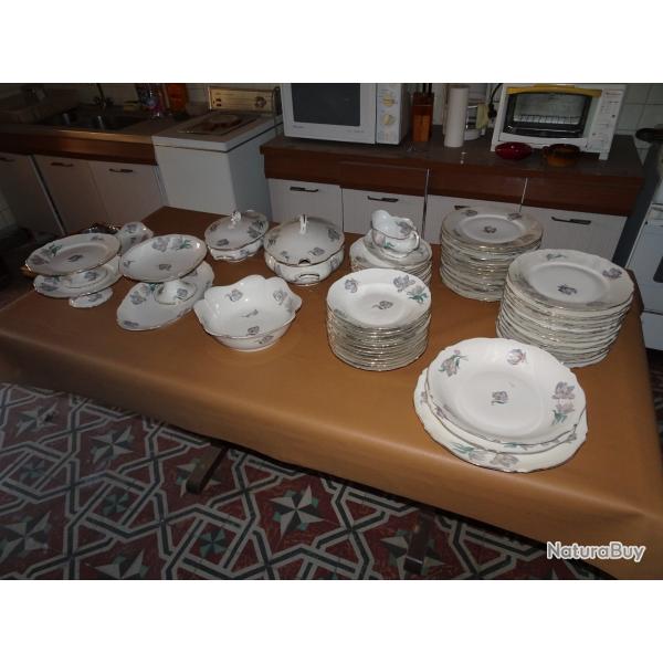 Service porcelaine de Limoges 69 pieces