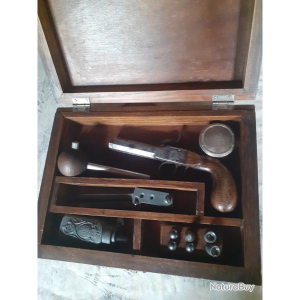 Pistolet  balle force de coffre ou de voyage en coffret.