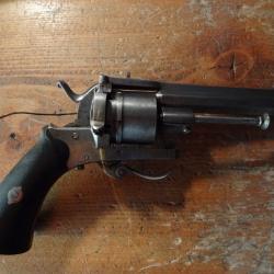 REVOLVER À BROCHE, CALIBRE 7 MM, EN COFFRET, TROISIÈME RÉPUBLIQUE.