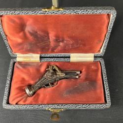 PISTOLET MINIATURE A ROUET TYPE NUREMBERG 18eme siècle
